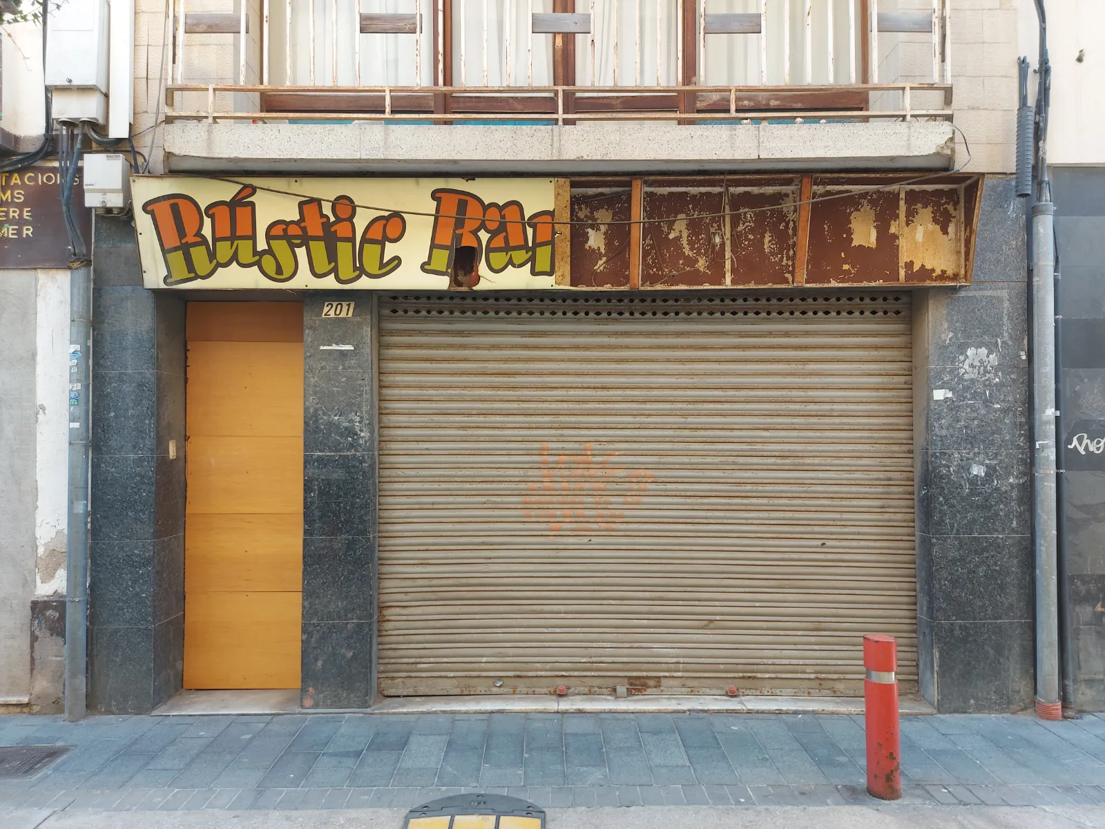 DIES carrer Jovara 08 DIES directrius de canvi d'ús de locals comercials i pensions en habitatge social al carrer Jovara